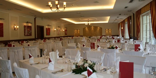Destination-Wedding - Art der Location: Hotel / Chalet - Der Festsaal des Birkenhof mit Tafelformation. - Birkenhof Restaurant & Landhotel ****