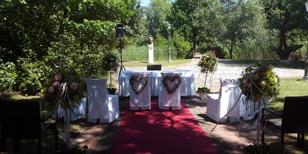 Destination-Wedding - Art der Location: Hotel / Chalet - Standesamtliche Trauung im angrenzenden Biotoppark. - Birkenhof Restaurant & Landhotel ****