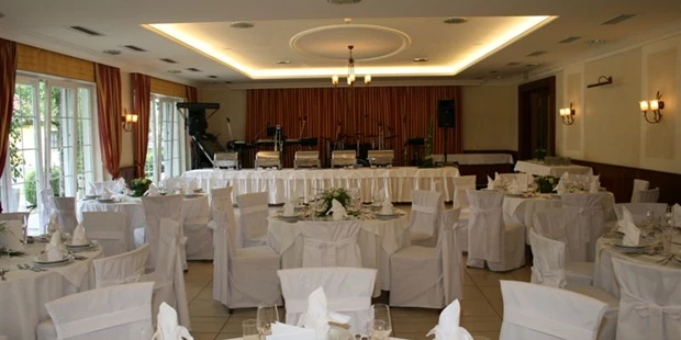 Destination-Wedding - Art der Location: Hotel / Chalet - Der Festsaal des Birkenhof mit runden Tischen. - Birkenhof Restaurant & Landhotel ****