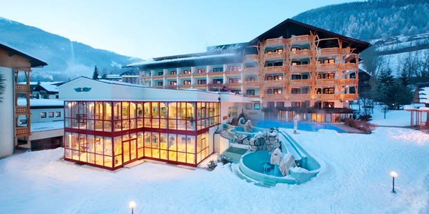 Destination-Wedding - Art der Location: Hotel / Chalet - Winter Hotelansicht - Thermenwelt Hotel Pulverer*****