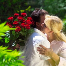 Hochzeitslocation: "Zu lieben ist Segen, geliebt zu werden, ist Glück!"
Leon N. Tolstoi - Thermenwelt Hotel Pulverer*****