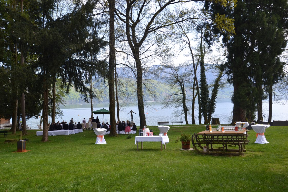 Hochzeitslocation: Trauung direkt am See - Das Grafengut
