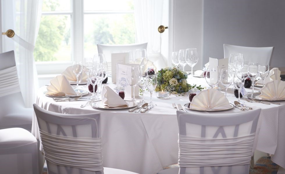 Hochzeitslocation: Festlich gedeckter Tisch - Hotel Therme Bad Teinach