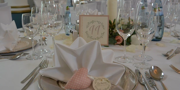 Destination-Wedding - Art der Location: Hotel / Chalet - Festlicher Tisch - Hotel Therme Bad Teinach