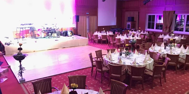 Destination-Wedding - Art der Location: Hotel / Chalet - Festsaal bei Nacht - Wellnesshotel Moselebauer****