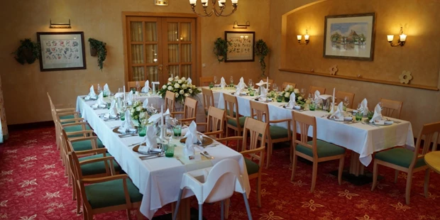 Destination-Wedding - Art der Location: Hotel / Chalet - Salon Grüne Bar für bis zu 35 Gäste - Landgut & SPA Althof Retz