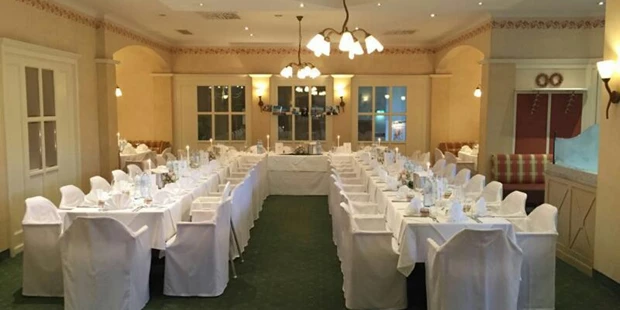 Destination-Wedding - Art der Location: Hotel / Chalet - Saal Hardegg für bis zu 60 Gäste - Landgut & SPA Althof Retz