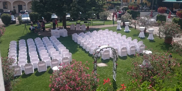 Destination-Wedding - Art der Location: Hotel / Chalet - Trauung im idyllischen Arkadenhof - Landgut & SPA Althof Retz