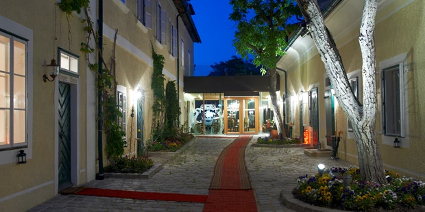 Destination-Wedding - Art der Location: Hotel / Chalet - Ansprechendes Entrée - Hotel Landhaus Moserhof****