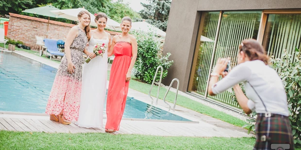 Destination-Wedding - Art der Location: Hotel / Chalet - Fotoshooting am Pool - Hotel Landhaus Moserhof****