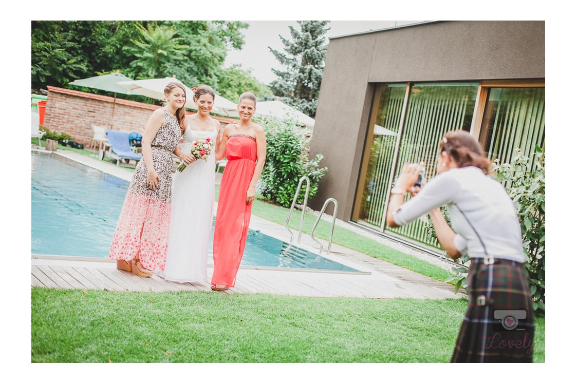 Hochzeitslocation: Fotoshooting am Pool - Hotel Landhaus Moserhof****