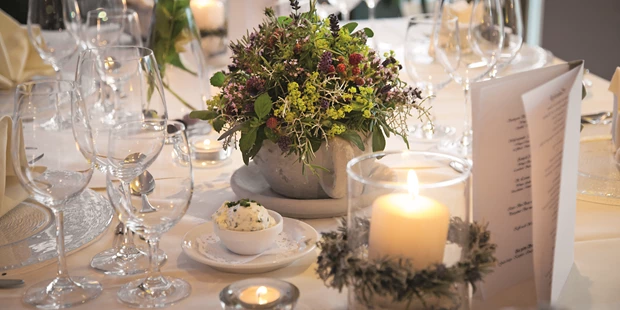 Destination-Wedding - Art der Location: Hotel / Chalet - Ihre Hochzeitstafel gestalten wir Ihnen individuell nach Wunsch - Retter Seminar Hotel Bio Restaurant****