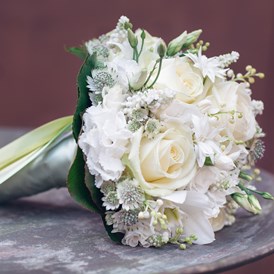 Hochzeitslocation: Brautstrauß aus der hoteleigenen "Blumeninsel" - DAS WEITZER