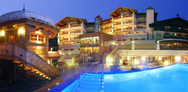 Destination-Wedding - Hinterglemm - Außenansicht Hotel im Winter - Alpine Palace***** New Balance Luxus Resort