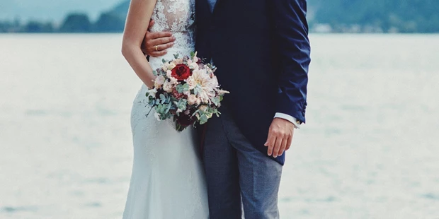 Destination-Wedding - Art der Location: Hotel / Chalet - Ob Trauung am Schiff oder im Standesamt in Zell am See - nach der Trauung gehts mit dem Schiff direkt zur Anlegestelle vor den Toren des Seehotel Bellevue. - Seehotel Bellevue****s