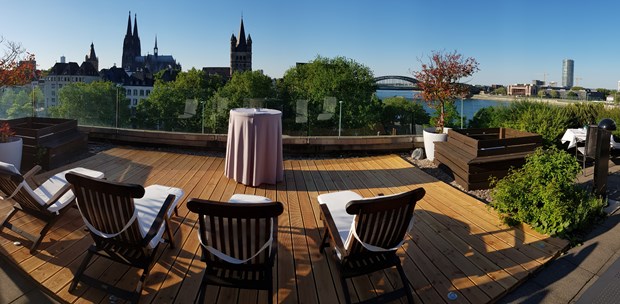 Destination-Wedding - Nordrhein-Westfalen - Fantastischer Blick von der Terrasse - Feiern mit Aussicht im Maritim Hotel Köln