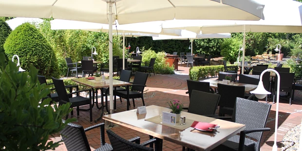 Destination-Wedding - PLZ 34314 (Deutschland) - große Gartenterrasse - Waldhotel Schäferberg
