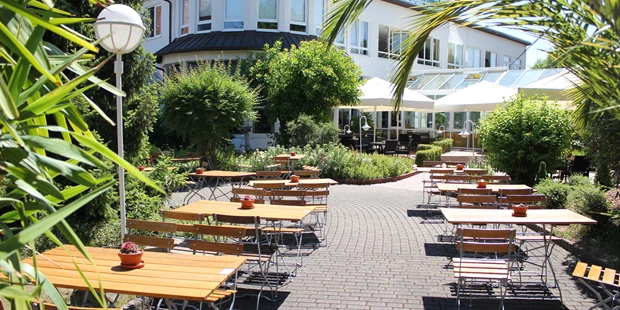 Destination-Wedding - PLZ 34314 (Deutschland) - große Gartenterrasse - Waldhotel Schäferberg