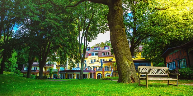 Destination-Wedding - Art der Location: Hotel / Chalet - Kurhausgarten - Kurhaus am Inselsee