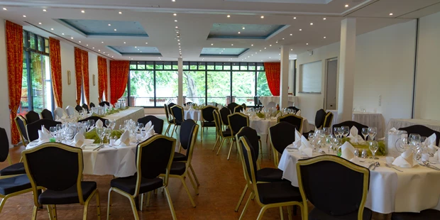 Destination-Wedding - Art der Location: Hotel / Chalet - Saal mit Seeblick-Terrasse - Kurhaus am Inselsee