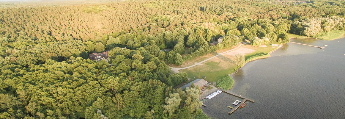 Hochzeitslocation: Luftaufnahme - Kurhaus am Inselsee