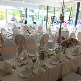 Hochzeitslocation: Wintergarten mit Gartenanteil - Berghotel Tulbingerkobel