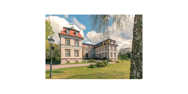 Destination-Wedding - Art der Location: Hotel / Chalet - Hotel schloss Neustadt-Glewe von aussen - Hotel Schloss Neustadt-Glewe