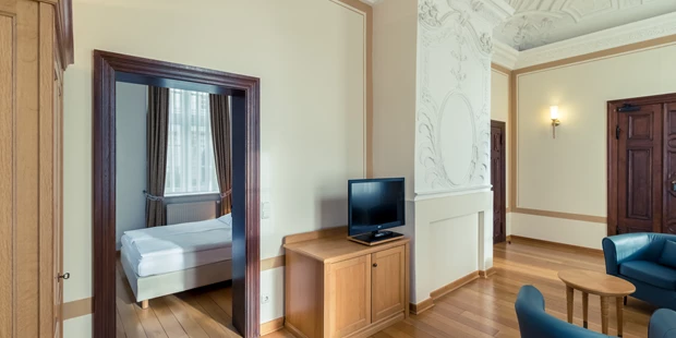 Destination-Wedding - Art der Location: Hotel / Chalet - Deluxe Suite mit Stuck und Holzparkett - Hotel Schloss Neustadt-Glewe