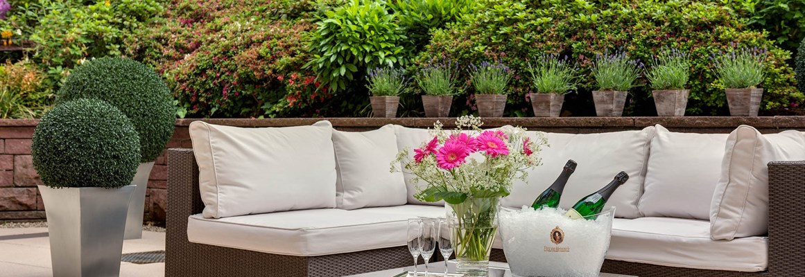 Hochzeitslocation: Entspannung verschafft die groß angelegte Gartenanlage des Hotel am Sophienpark. - Hotel am Sophienpark