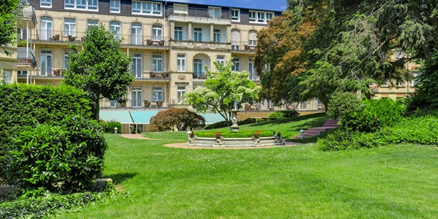 Destination-Wedding - Art der Location: Hotel / Chalet - Das Haupthaus des Hotel am Sophienpark ist seit Januar 2025 für umfassende Renovierungsarbeiten geschlossen. Die neue Dependance am Hotelpark bleibt mit 15 exklusiv eingerichteten Zimmern geöffnet. - Hotel am Sophienpark