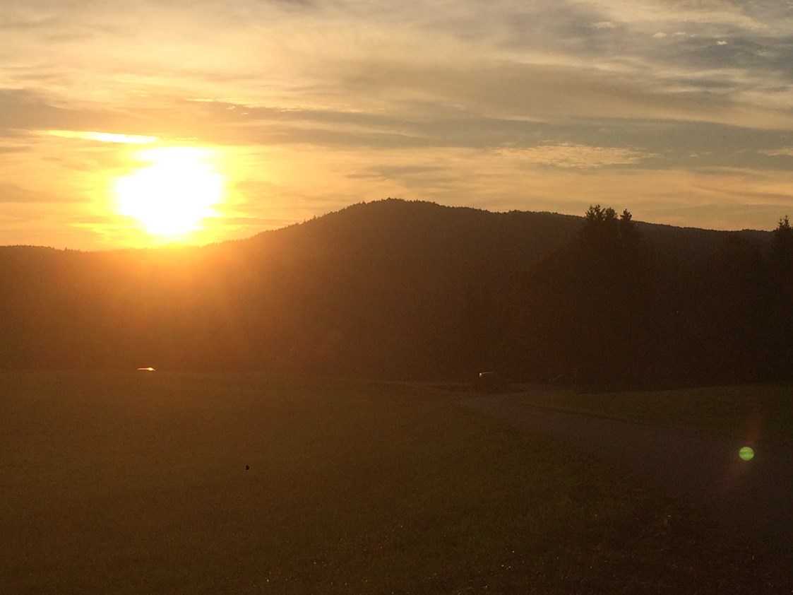 Hochzeitslocation: Sonnenuntergang am Taubenberg - Bergpension Maroldhof - Urig, Idyllisch, Echt Bayerisch