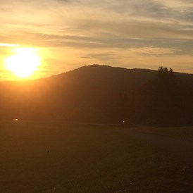 Hochzeitslocation: Sonnenuntergang am Taubenberg - Bergpension Maroldhof - Urig, Idyllisch, Echt Bayerisch