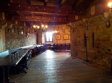 Destination-Wedding - Preisniveau Hochzeitsfeier: €€ - Österreich - Husarenstube - Ritterburg Lockenhaus