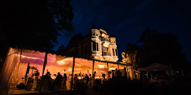 Destination-Wedding - Art der Location: Hotel / Chalet - Miralago at night - Hotel SCHLOSSVILLA MIRALAGO - die wundervolle, einzigartige Location direkt am Wörthersee -