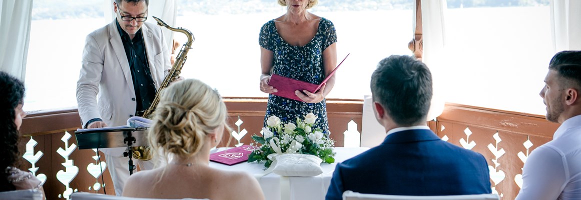 Hochzeitslocation: Standesamtliche Zeremonie im romantischen Bootshaus - Hotel SCHLOSSVILLA MIRALAGO - die wundervolle, einzigartige Location direkt am Wörthersee - 