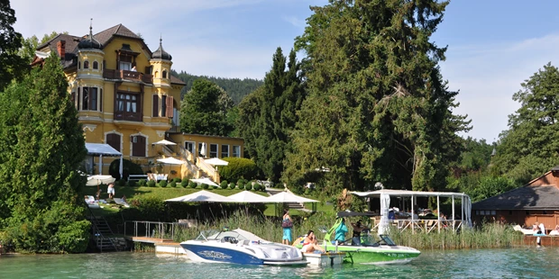 Destination-Wedding - Art der Location: Hotel / Chalet - Die Schlossvilla Miralago vom Wörthersee aus. - Hotel SCHLOSSVILLA MIRALAGO - die wundervolle, einzigartige Location direkt am Wörthersee -