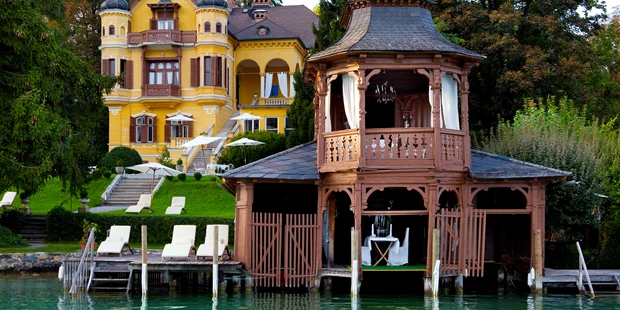 Destination-Wedding - Art der Location: Hotel / Chalet - Die Schlossvilla Miralago vom Wörthersee aus. - Hotel SCHLOSSVILLA MIRALAGO - die wundervolle, einzigartige Location direkt am Wörthersee -