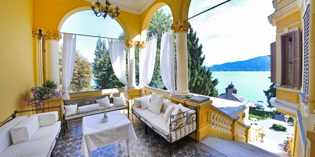 Destination-Wedding - Art der Location: Hotel / Chalet - Die Loggia in der "Bel Ètage" - ein vortrefflicher Platz zum Entspannen und Genießen! - Hotel SCHLOSSVILLA MIRALAGO - die wundervolle, einzigartige Location direkt am Wörthersee -