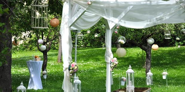 Destination-Wedding - Umgebung: im Park - Empfang im Park - Schloss Gloggnitz