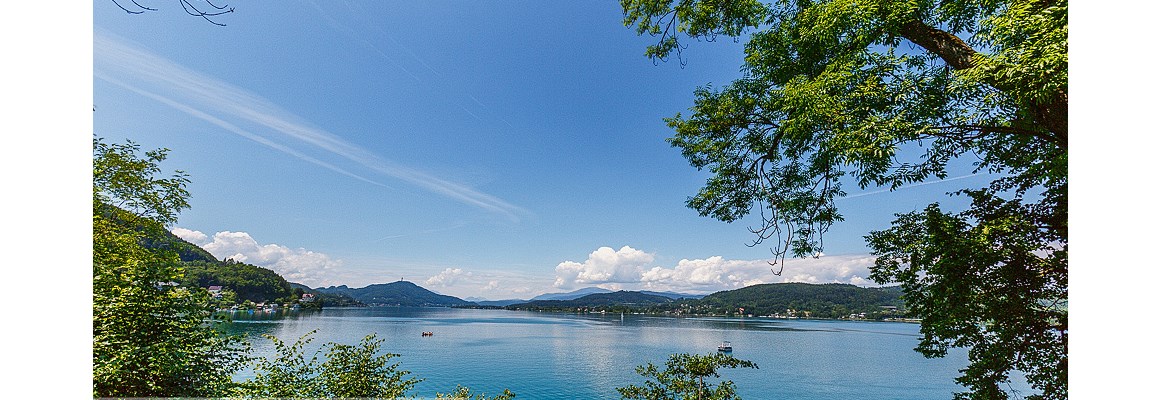 Hochzeitslocation: Der Blick über den See. - Schloss Maria Loretto
