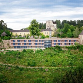Hochzeitslocation: Hotel "Schatz.Kammer" vor den imposanten Mauern der Burg Kreuzen - Burg Kreuzen