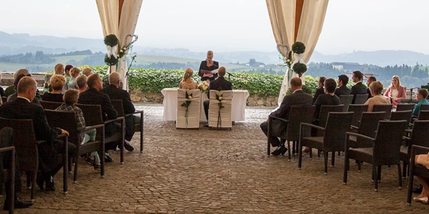 Destination-Wedding - Art der Location: Hotel / Chalet - Burghof - Burg Kreuzen