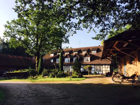 Hochzeitslocation: Blick auf den Gutshof - Gutshof im Oertzetal in Oldendorf bei Hermannsburg